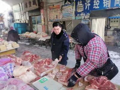 江源區(qū)市場監(jiān)督管理局開展春節(jié)期間食品安全專項檢查，聚焦預包裝食品批發(fā)環(huán)節(jié)